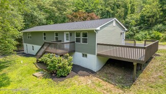 5520 Mountain Dr, Brodheadsville, PA 18322