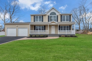 3 Currans Rd, Middle Island, NY 11953