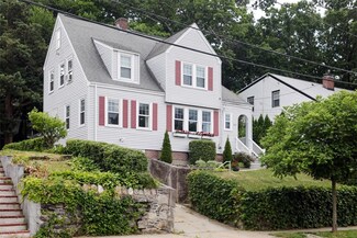 527 River Ave, Providence, RI 02908