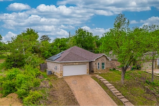 2801 NW 17th St, Fort Worth, TX 76106