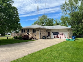 7395 Shamrock Dr, Mentor On the Lake, OH 44060