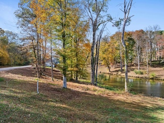 1584 N Shore Dr, Florence, AL 35634