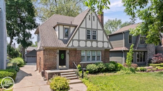 797 Lincoln Rd, Grosse Pointe, MI 48230