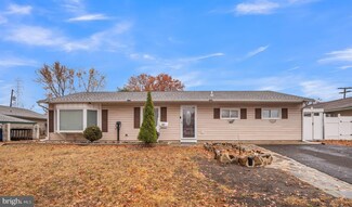 52 Old Spruce Ln, Levittown, PA 19055