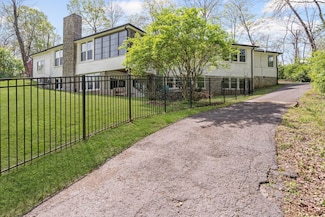 211 Trahern Ln, Clarksville, TN 37040