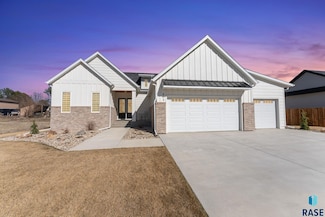 404 N Piper Dr, Sioux Falls, SD 57110