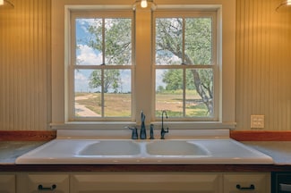 1900 Baron Rd, La Grange, TX 78945