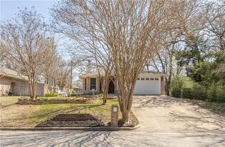 1017 Shadowood Dr, Bryan, TX 77803