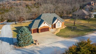 195 Jacks Hollow Rd, Walnut Shade, MO 65771