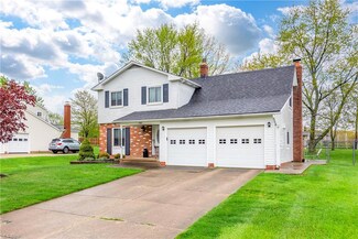 5401 Woodbury Hills Dr, Cleveland, OH 44134