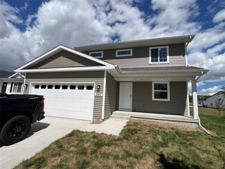 2917 River Ridge Rd, Des Moines, IA 50320