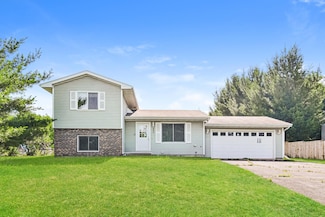 966 Chestnut St, Taylors Falls, MN 55084