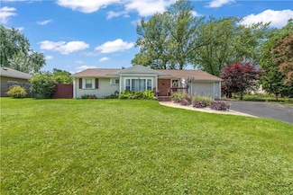 193 Shorecliff Dr, Rochester, NY 14612