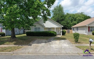 302 Kensington Cir, Warner Robins, GA 31093