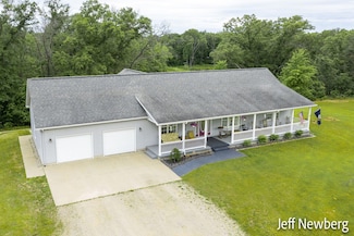 789 E Washington St, White Cloud, MI 49349