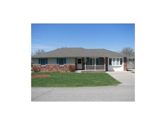 103 E Pearl St, Savannah, MO 64485