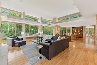 685 Hidden Creek Trail, Saint Paul, MN 55118