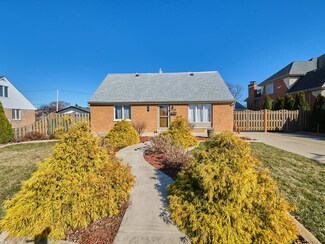 8125 New Castle Ave, Burbank, IL 60459