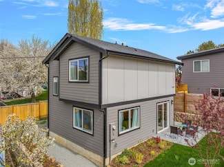 1040 S Director St Unit B, Seattle, WA 98108