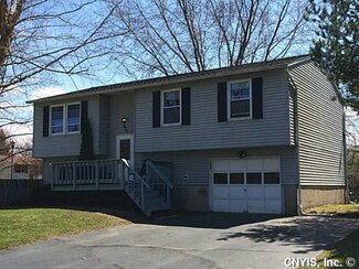 101 Cottage Grove Dr, Minoa, NY 13116