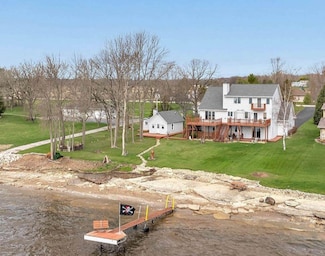 3280 County Rd S, Little Suamico, WI 54141