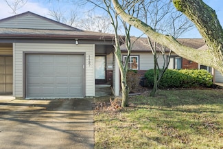 1127 Lancaster Dr, Champaign, IL 61821