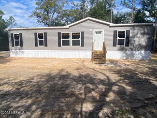 208 Dawn Ave, Interlachen, FL 32148