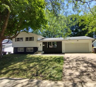 702 Angela Dr, Normal, IL 61761