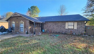 105 Wright Ave, Springdale, AR 72764