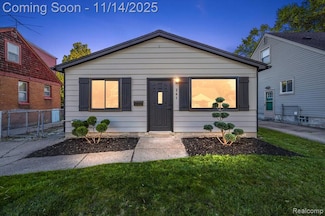 261 Tecumseh St, Clawson, MI 48017