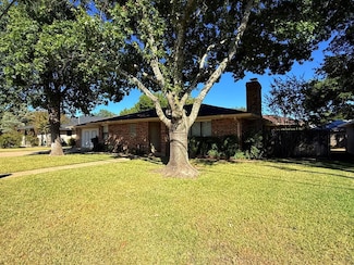 108 Tanglewood Dr, Fredericksburg, TX 78624