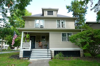 28 N Wright St Unit 2, Naperville, IL 60540