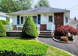 32 Liszt St Unit A, Hicksville, NY 11801