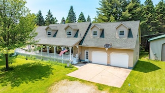 36985 Klingville Rd, Chassell, MI 49916