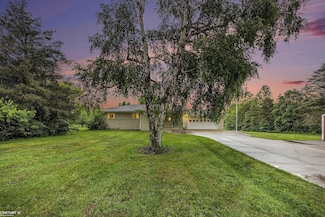 8877 Marr Rd, Almont, MI 48003