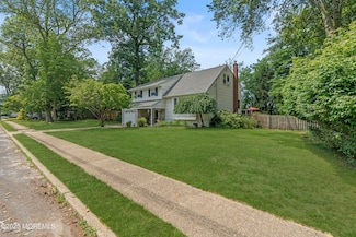 15 Teabury Ln, Oakhurst, NJ 07755