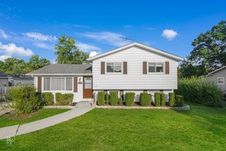 33697 N Idlewild Dr, Grayslake, IL 60030