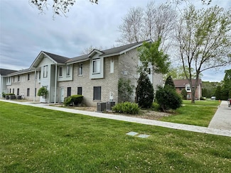17 Cheyenne Ct Unit C17, Coram, NY 11727