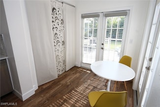 714 11th St N, Naples, FL 34102