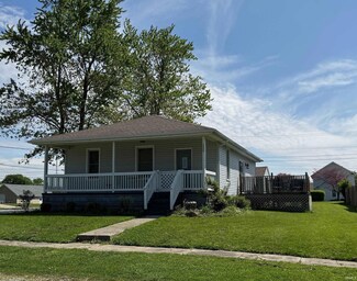 135 N Salem St, Francesville, IN 47946