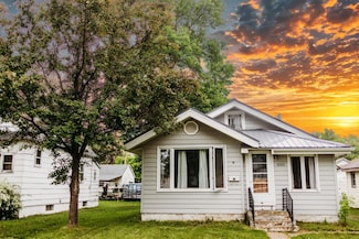 1010 8th St, International Falls, MN 56649