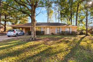 233 Mosby Dr, Pineville, LA 71360