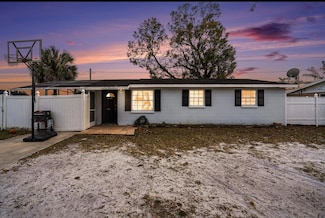 8401 Pinewood St, Tampa, FL 33615