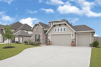 14818 Augusta Ave, Mont Belvieu, TX 77523