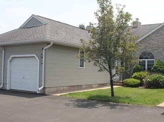 28 Castle Hill Rd Unit B, Agawam, MA 01001