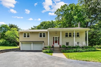 84 Hill St, Topsfield, MA 01983