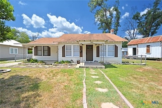 365 E Faust St, New Braunfels, TX 78130