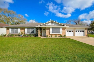 502 Elm St, El Campo, TX 77437