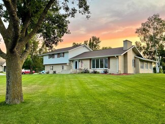 329 9th St SW, Wadena, MN 56482