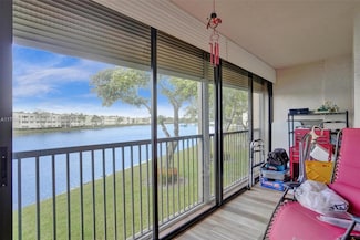 7239 Fairfax Dr Unit 208, Tamarac, FL 33321